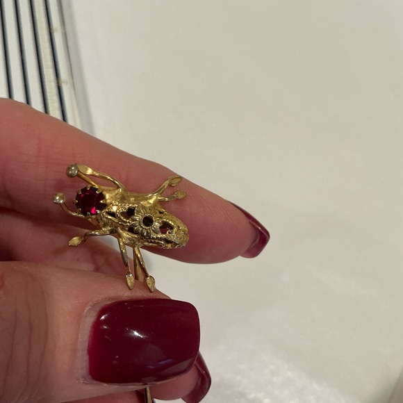 Jewelry - Gold Tone Stick Pin/brooch - vintage